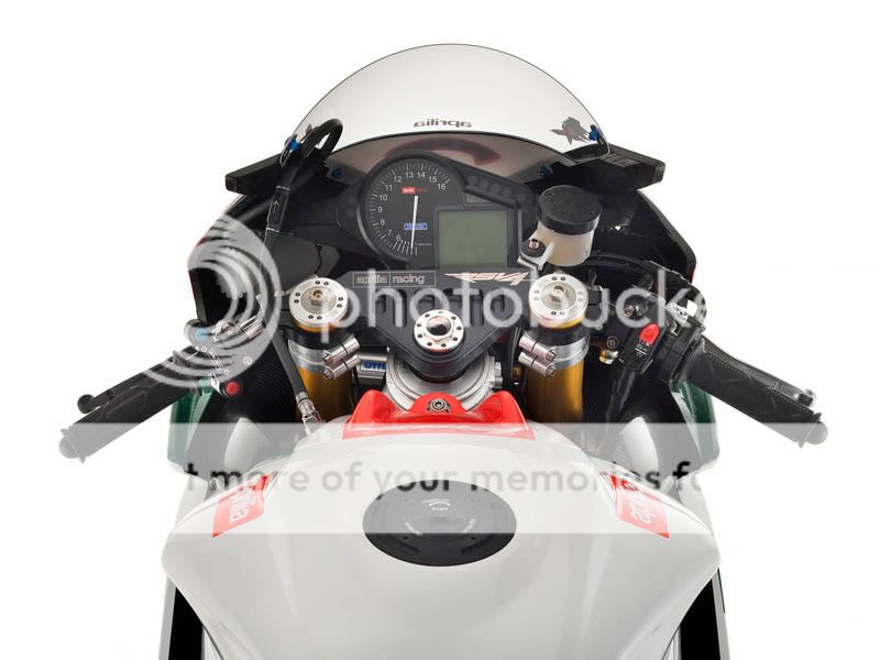 rsv4replica_03.jpg